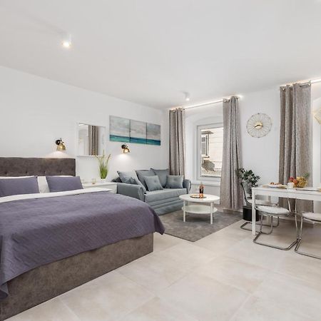 Srnec Apartments - Korzo Rijeka Bagian luar foto