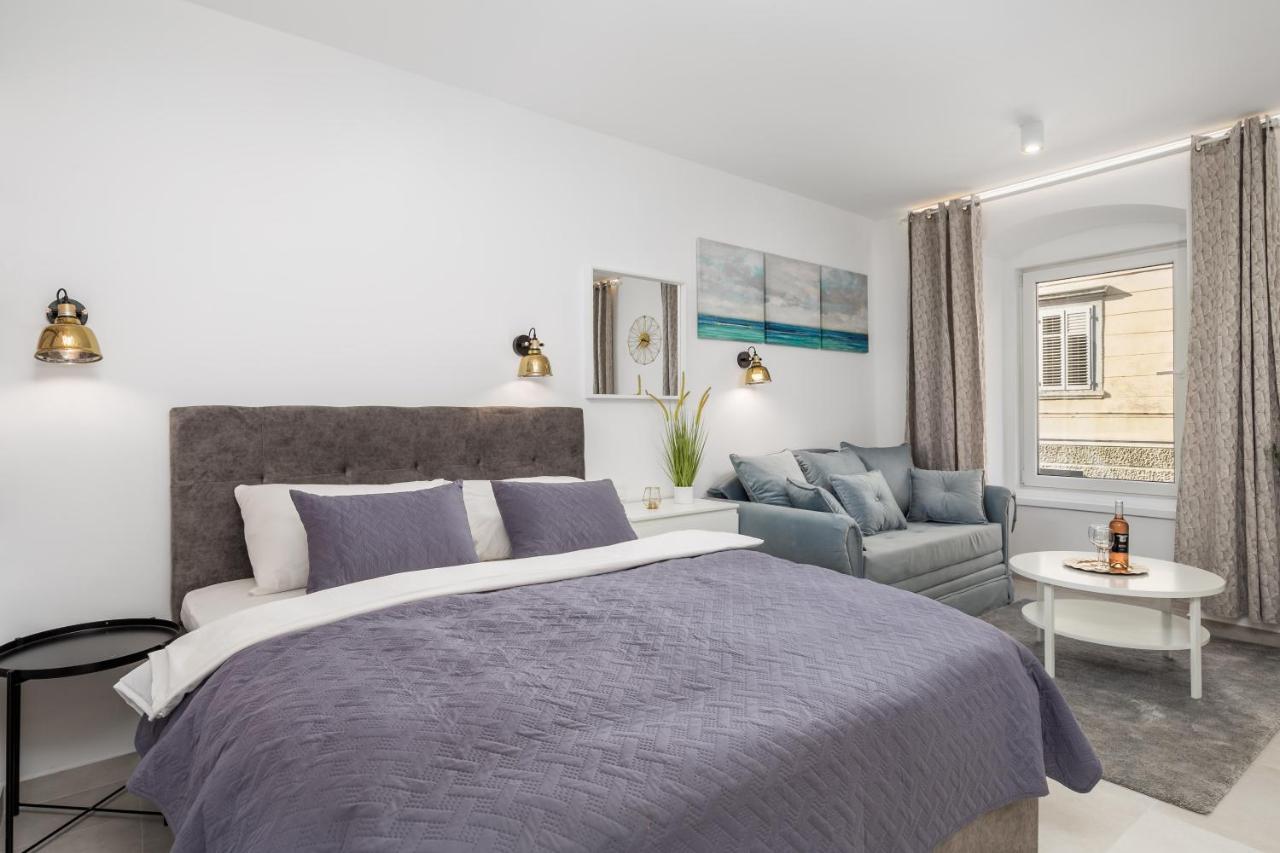 Srnec Apartments - Korzo Rijeka Bagian luar foto