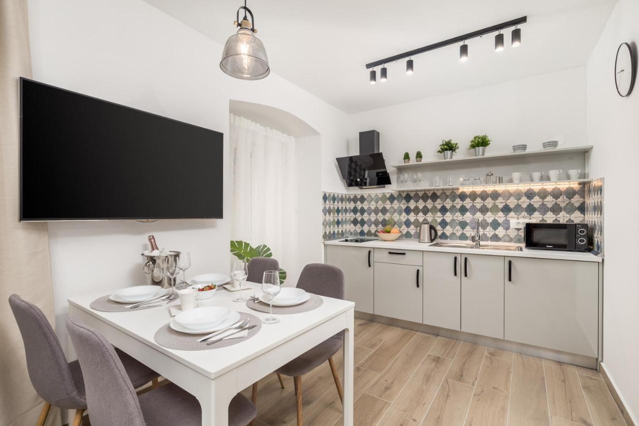 Srnec Apartments - Korzo Rijeka Bagian luar foto