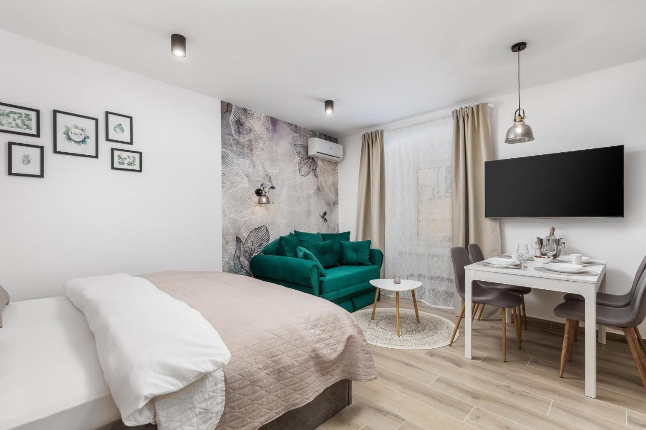 Srnec Apartments - Korzo Rijeka Bagian luar foto