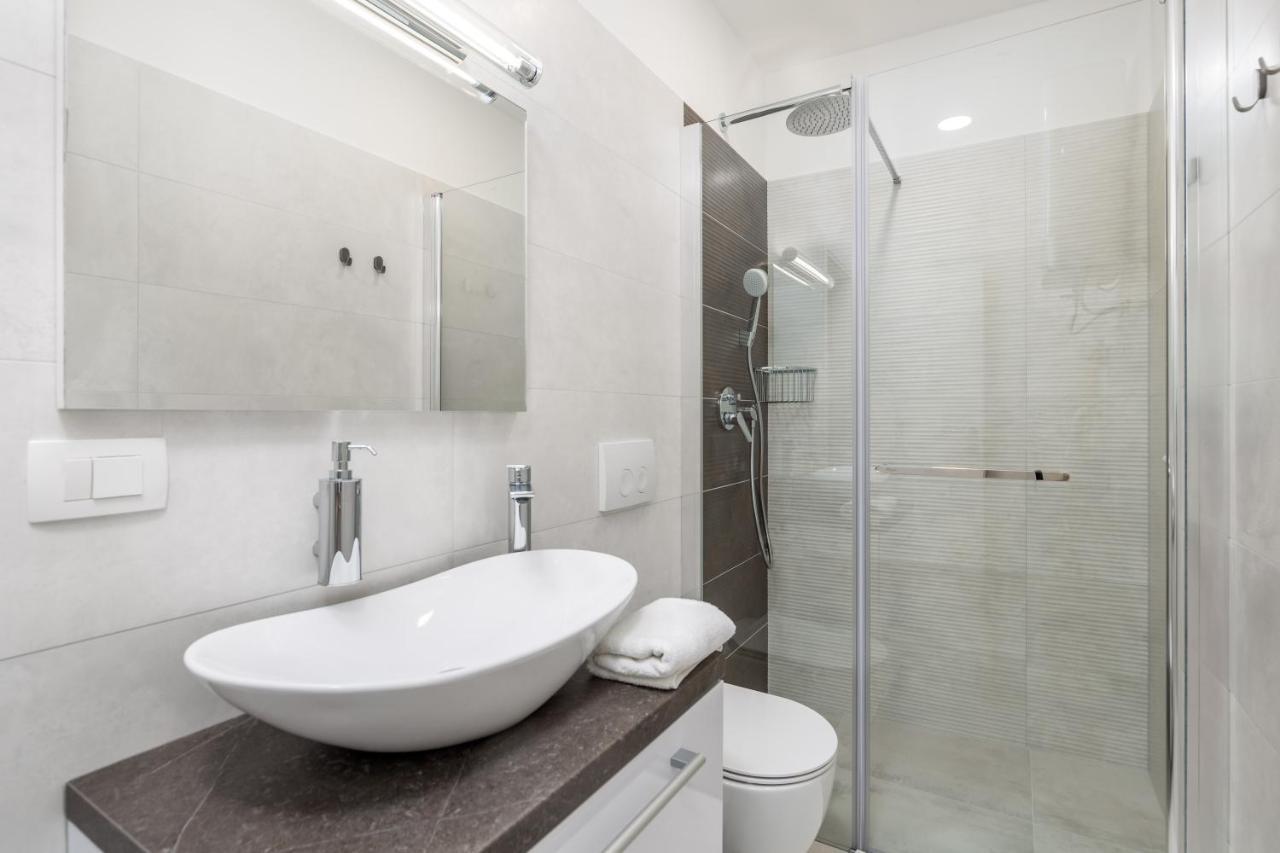 Srnec Apartments - Korzo Rijeka Bagian luar foto