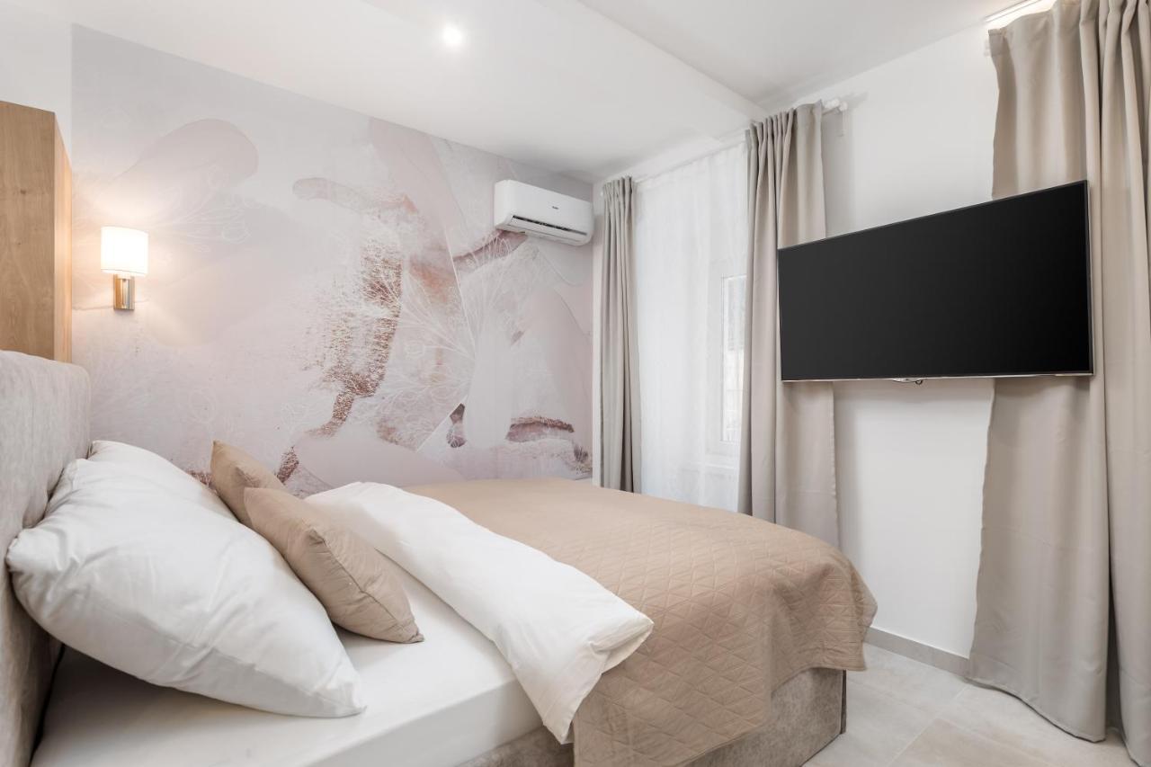 Srnec Apartments - Korzo Rijeka Bagian luar foto