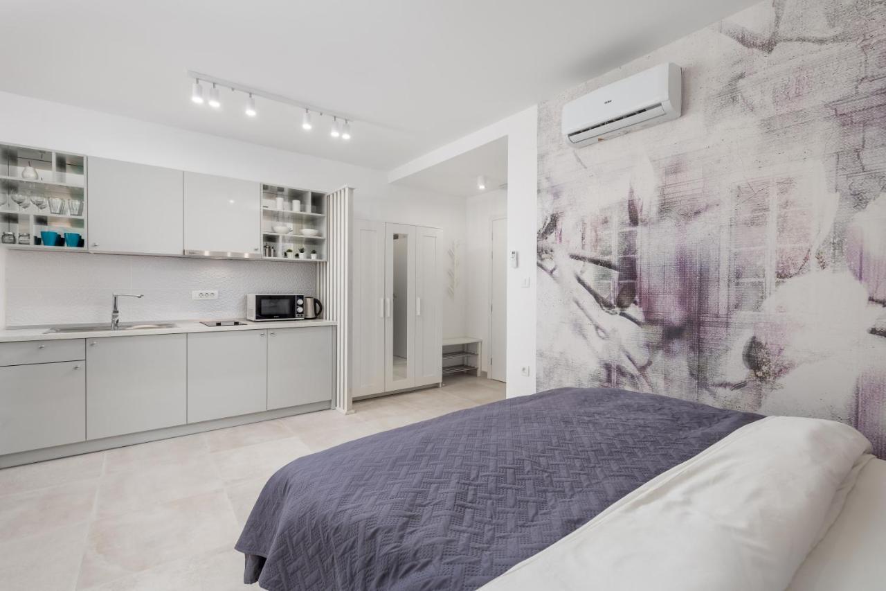 Srnec Apartments - Korzo Rijeka Bagian luar foto