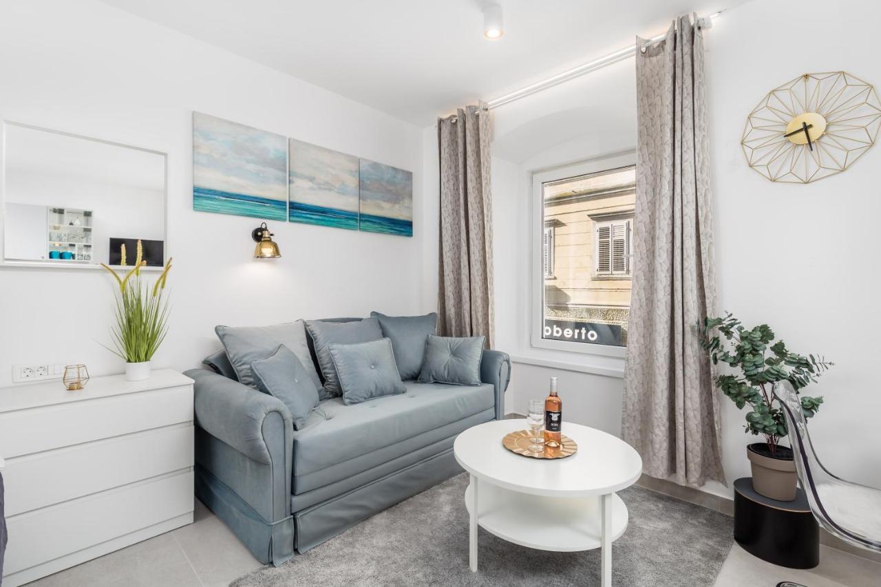 Srnec Apartments - Korzo Rijeka Bagian luar foto