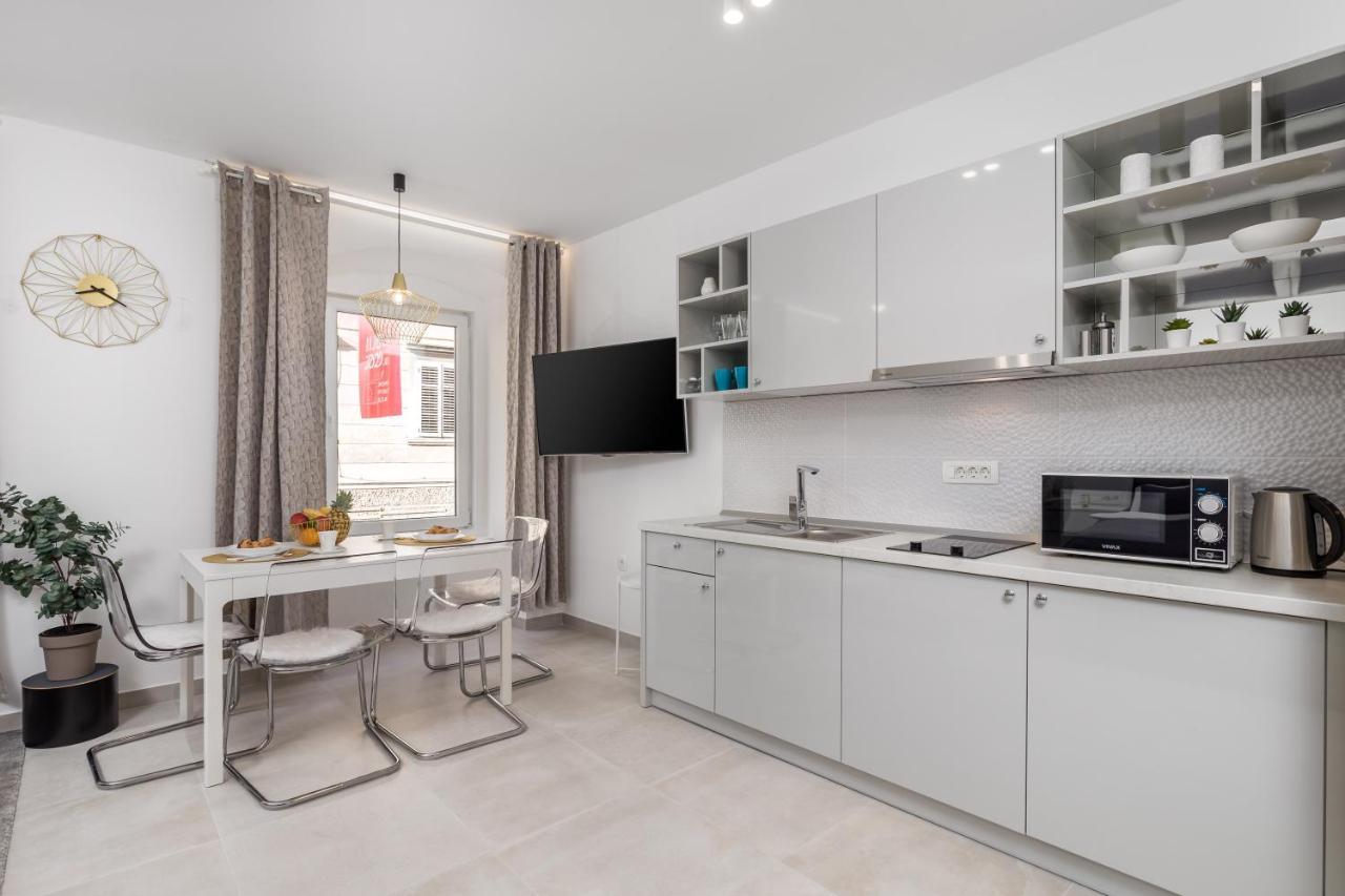 Srnec Apartments - Korzo Rijeka Bagian luar foto