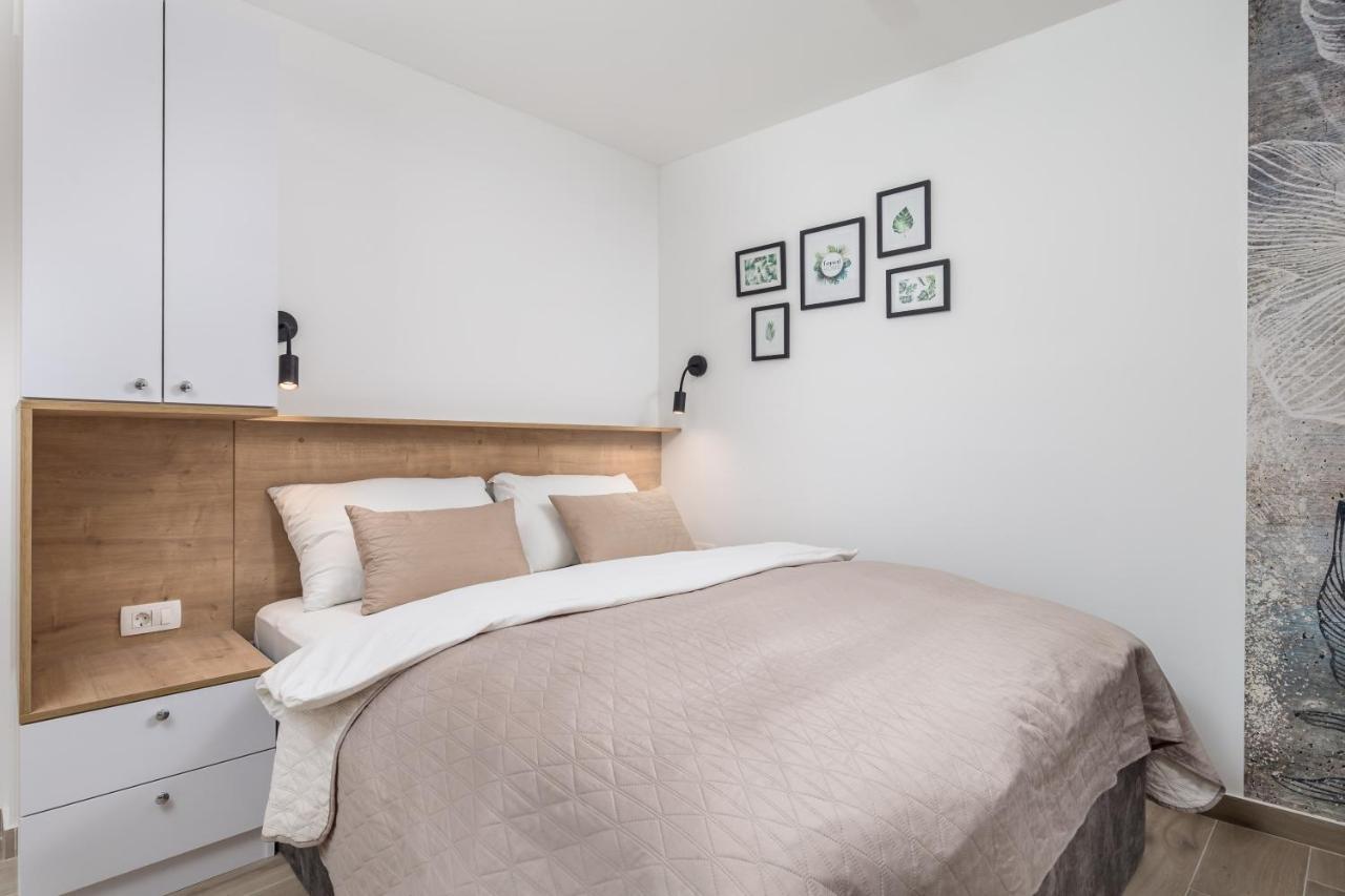 Srnec Apartments - Korzo Rijeka Bagian luar foto