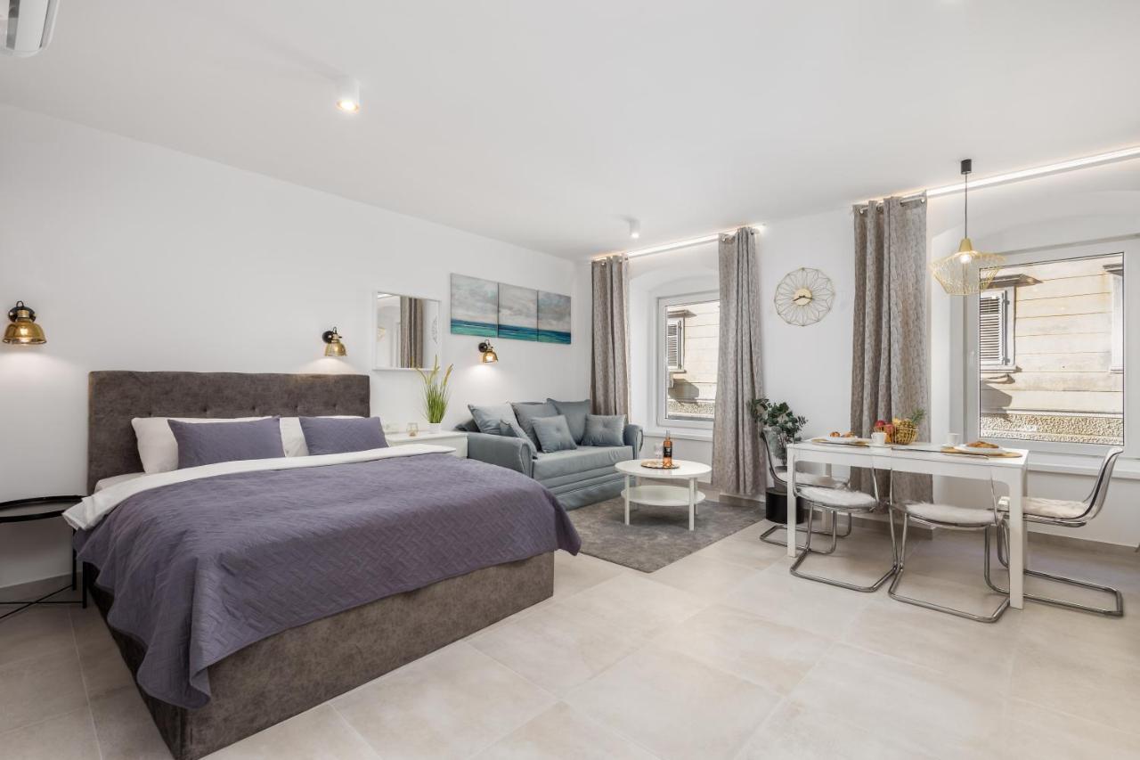 Srnec Apartments - Korzo Rijeka Bagian luar foto